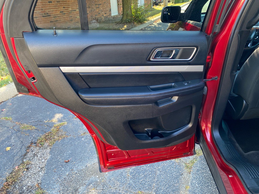 2016 Ford Explorer Image 19