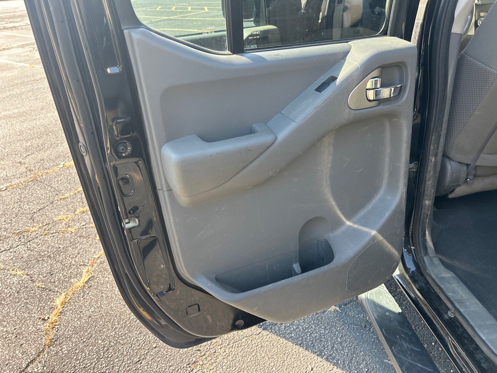 2021 Nissan Frontier Image 24