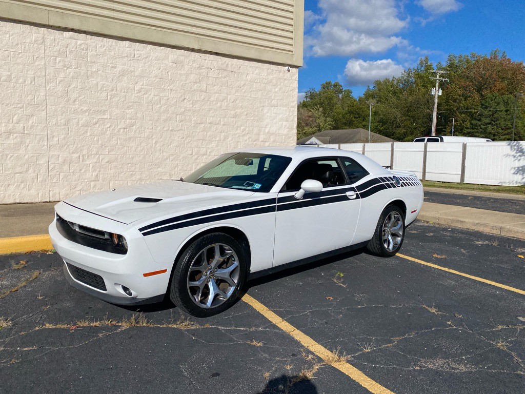 2016 Dodge Challenger Image 1