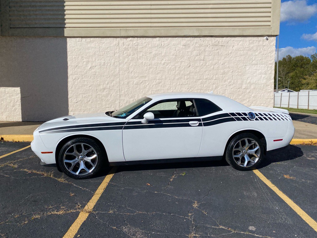 2016 Dodge Challenger Image 2