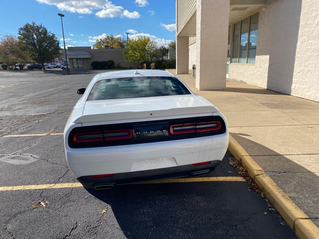 2016 Dodge Challenger Image 4