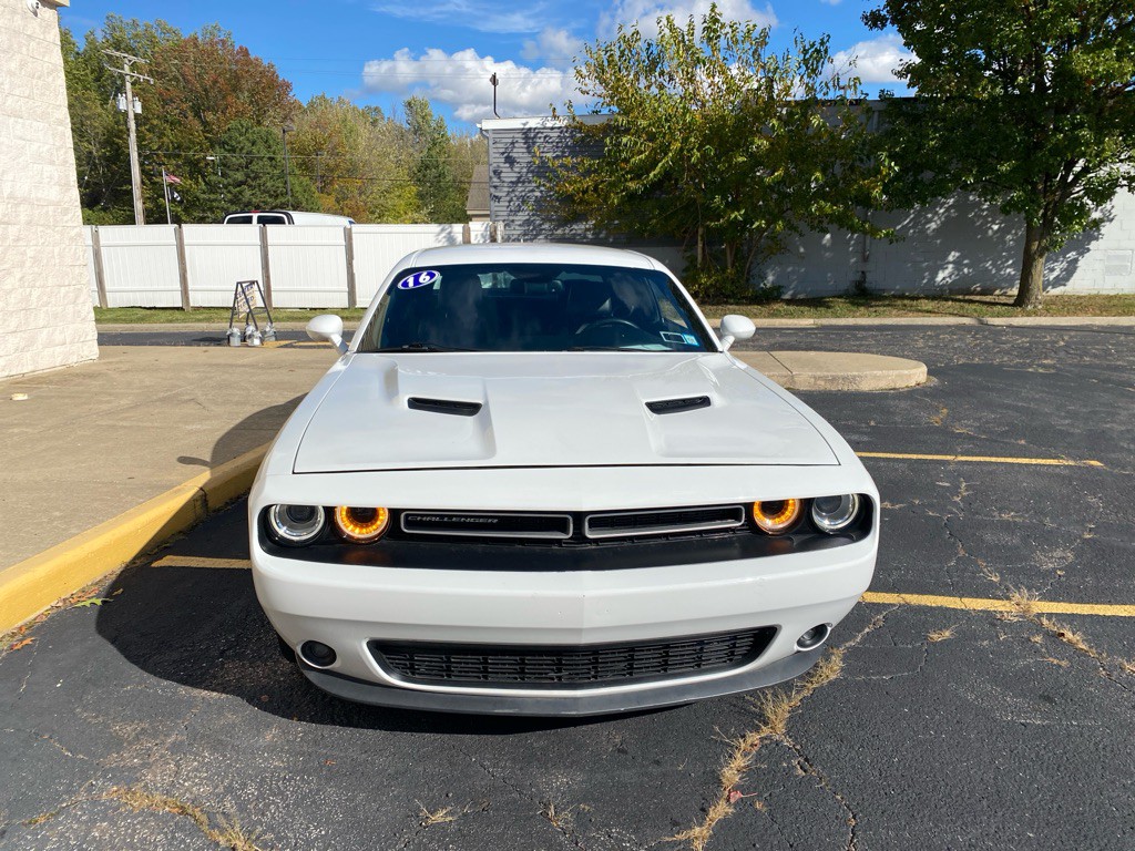 2016 Dodge Challenger Image 8