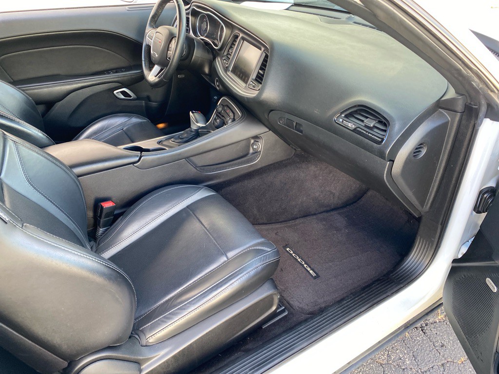 2016 Dodge Challenger Image 21