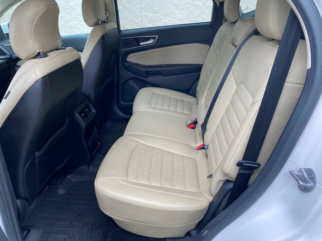 2016 Ford Edge Image 19