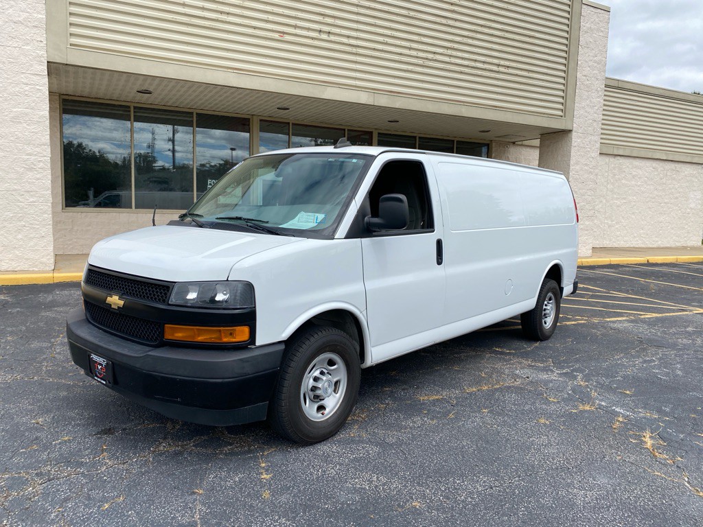 2018 Chevrolet Express Image 1