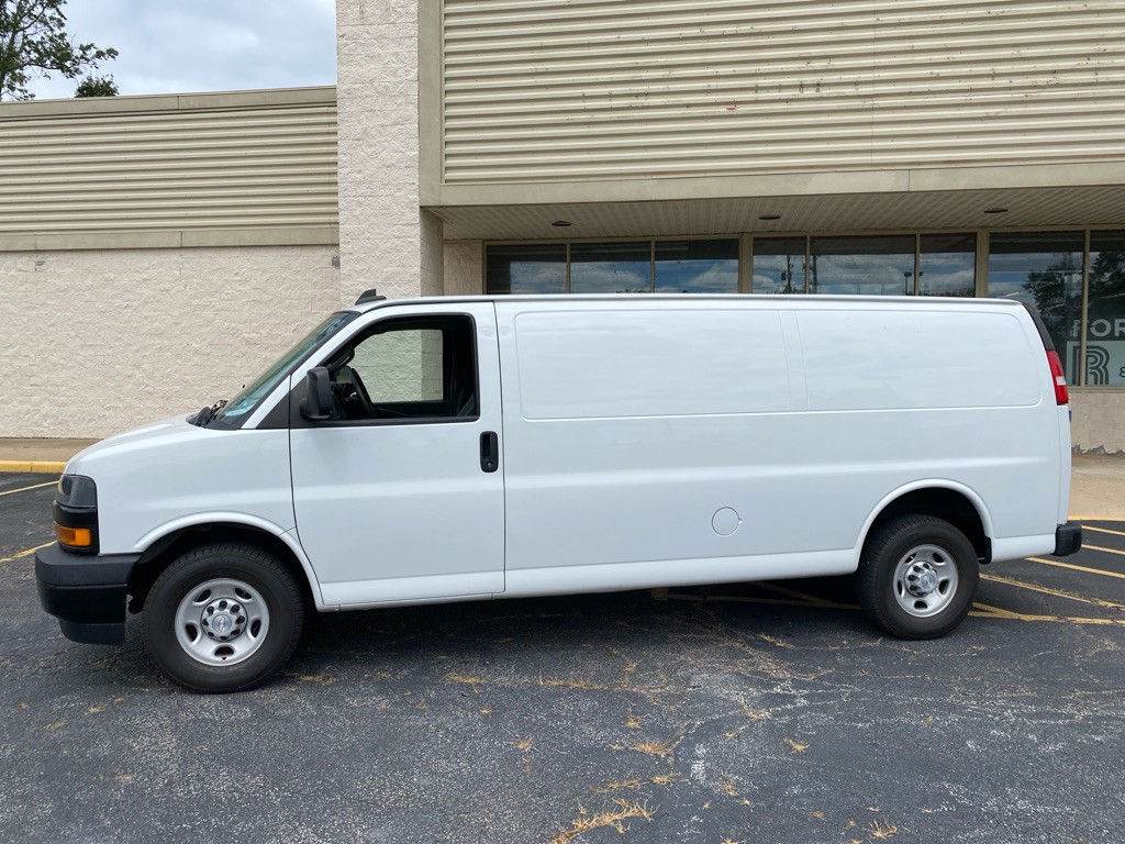 2018 Chevrolet Express Image 2