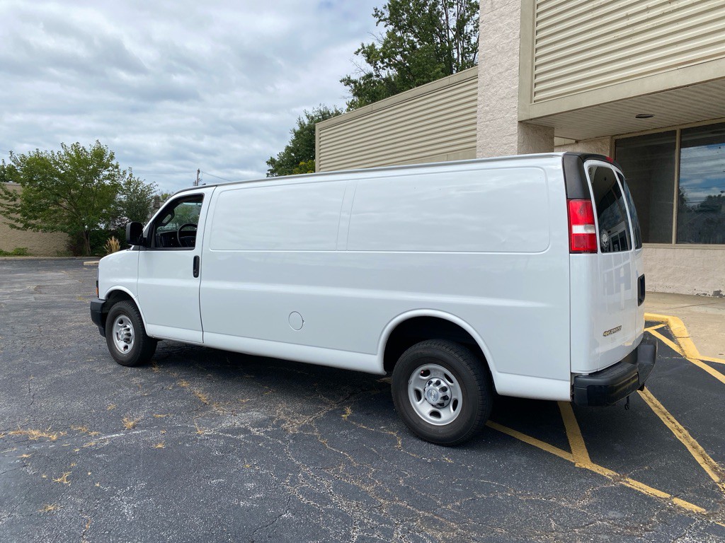 2018 Chevrolet Express Image 3