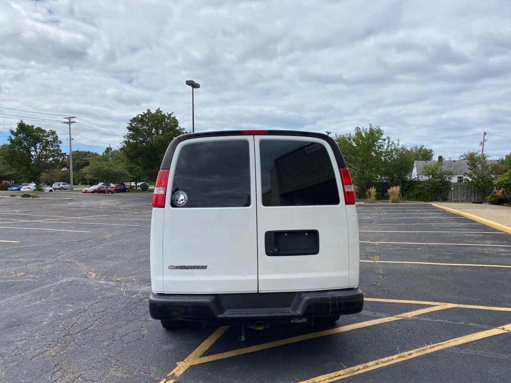 2018 Chevrolet Express Image 4