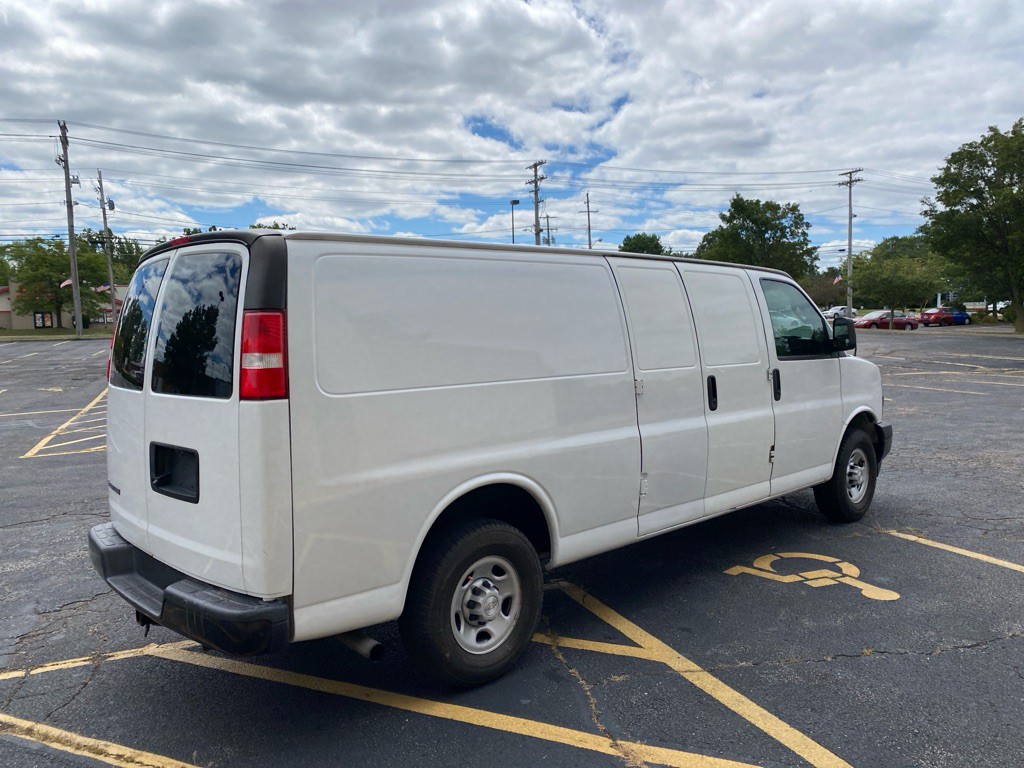 2018 Chevrolet Express Image 5