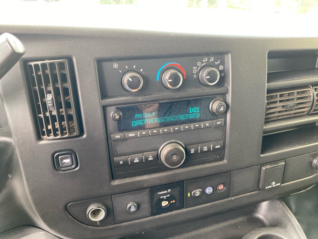 2018 Chevrolet Express Image 13