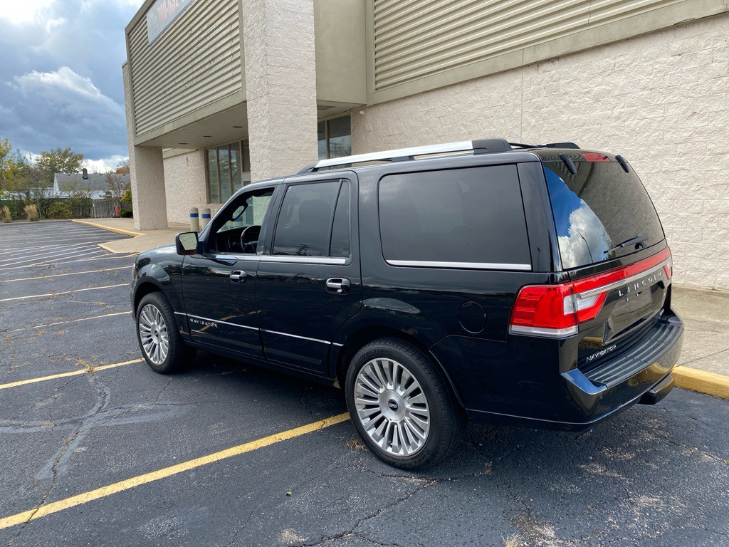 2016 Lincoln Navigator Image 3