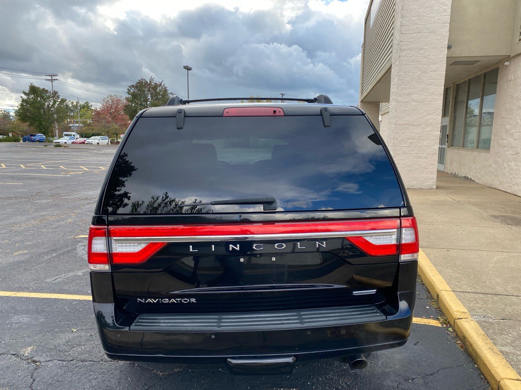 2016 Lincoln Navigator Image 4