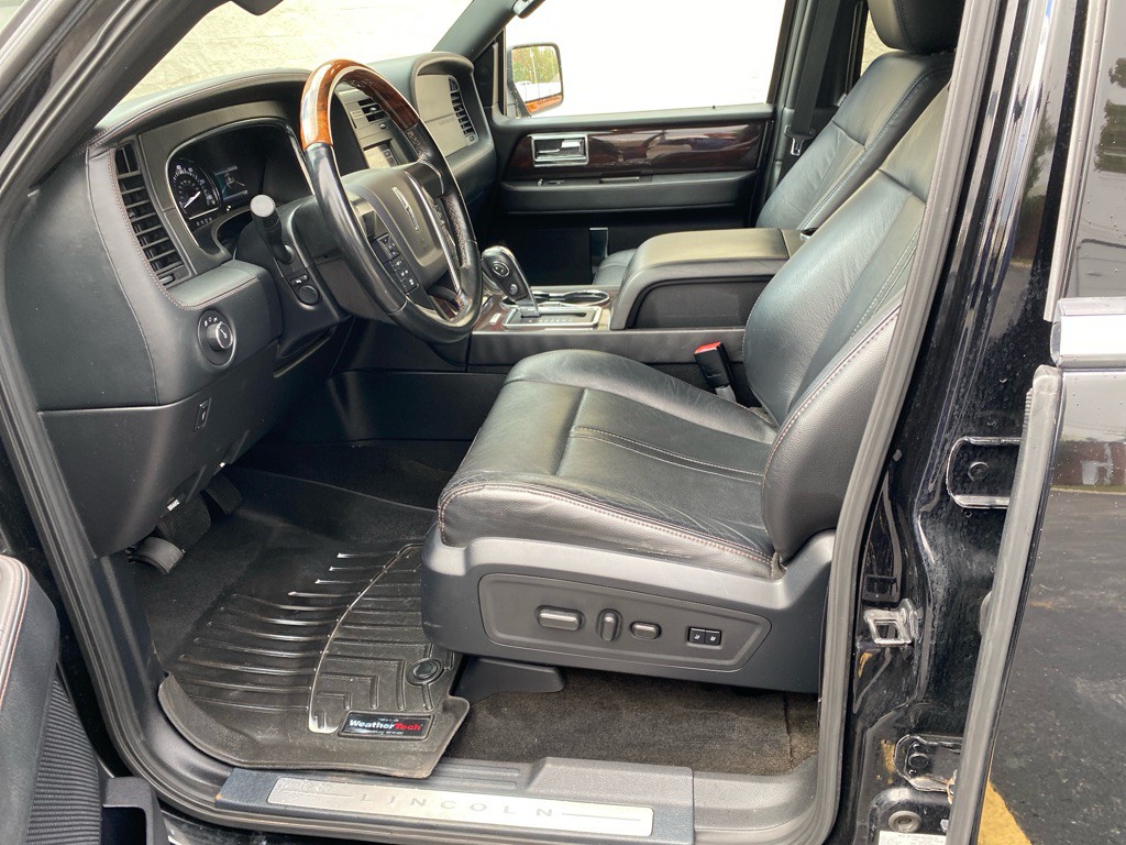 2016 Lincoln Navigator Image 10