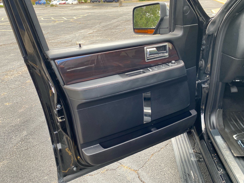 2016 Lincoln Navigator Image 11