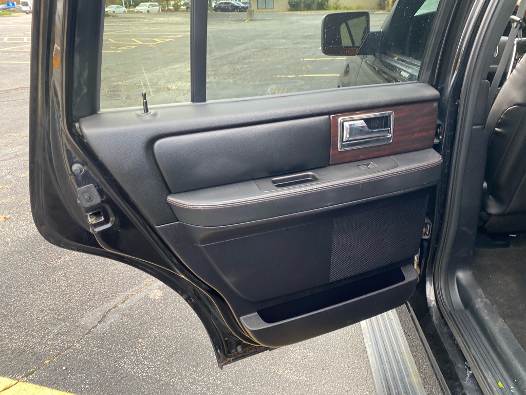 2016 Lincoln Navigator Image 25