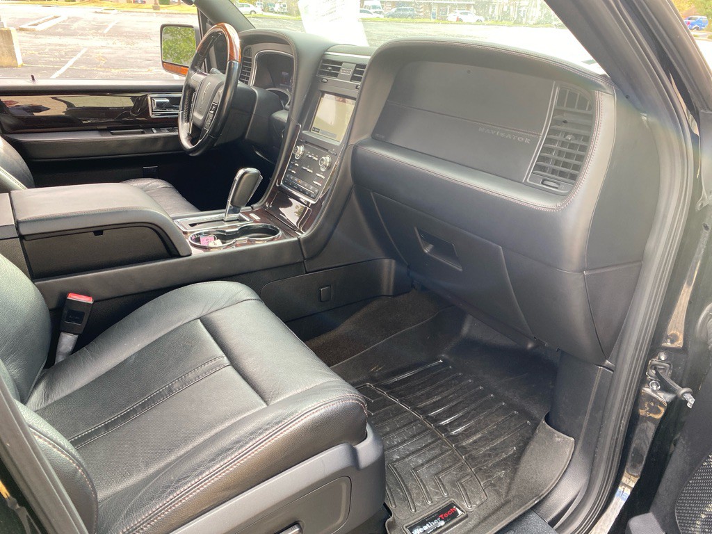 2016 Lincoln Navigator Image 29