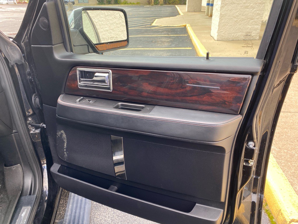 2016 Lincoln Navigator Image 30