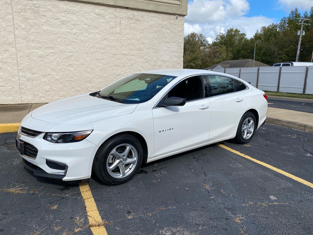 2017 Chevrolet Malibu Image 1