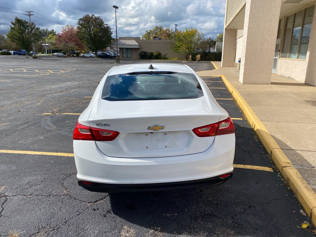 2017 Chevrolet Malibu Image 4