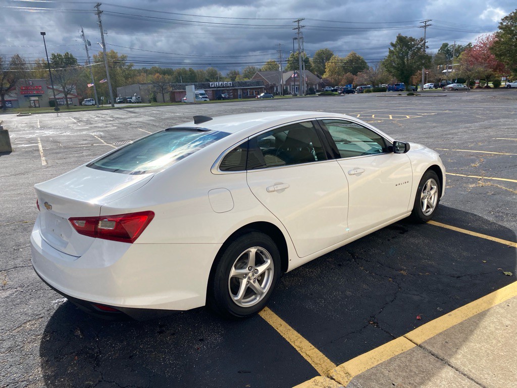 2017 Chevrolet Malibu Image 5