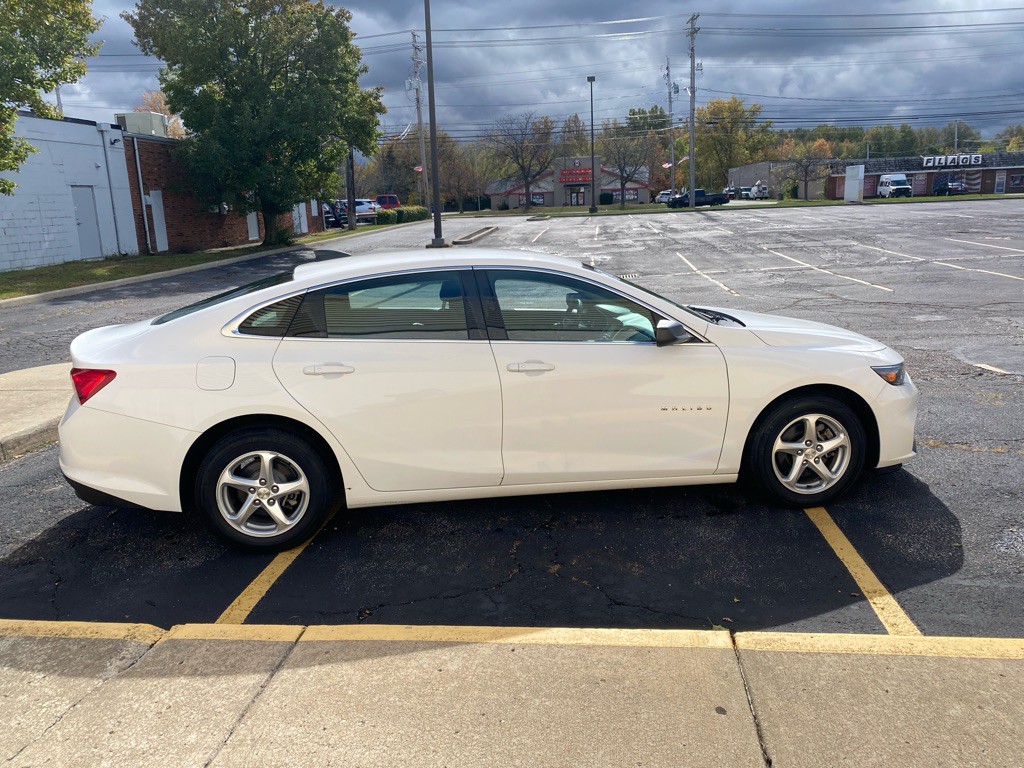 2017 Chevrolet Malibu Image 6