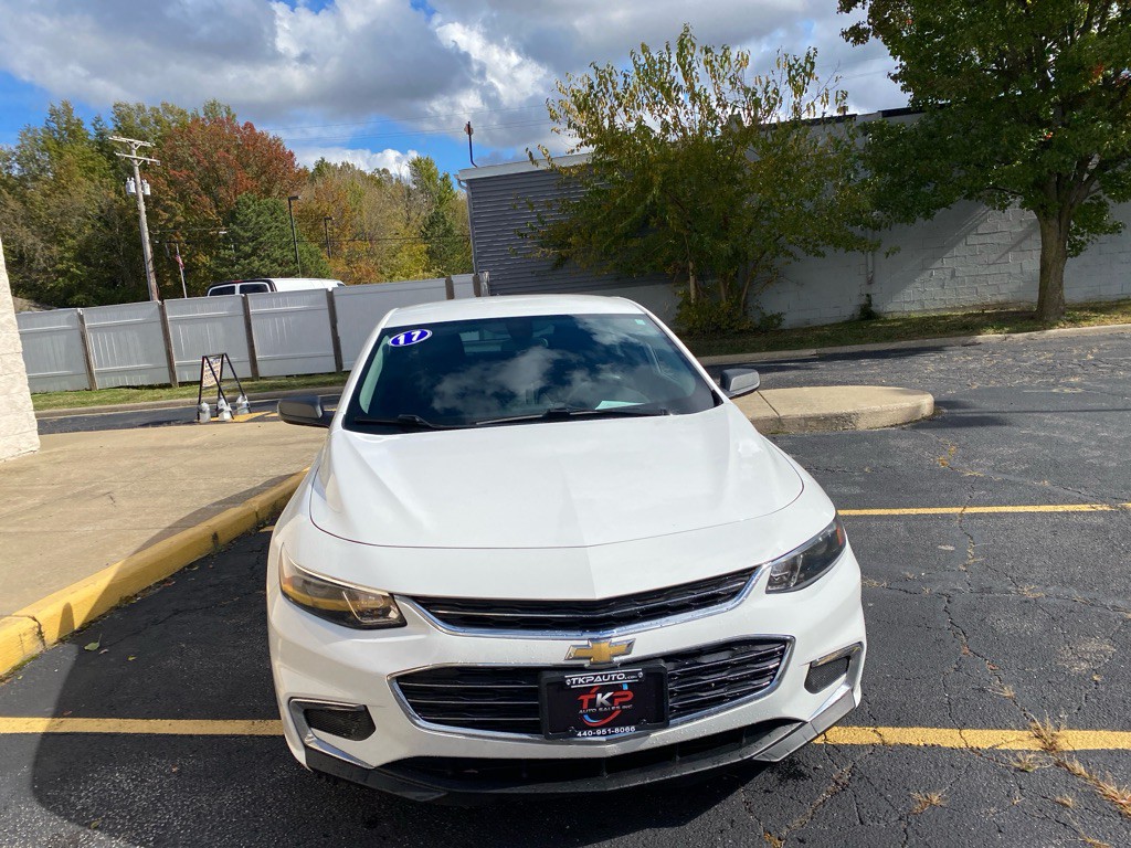 2017 Chevrolet Malibu Image 8