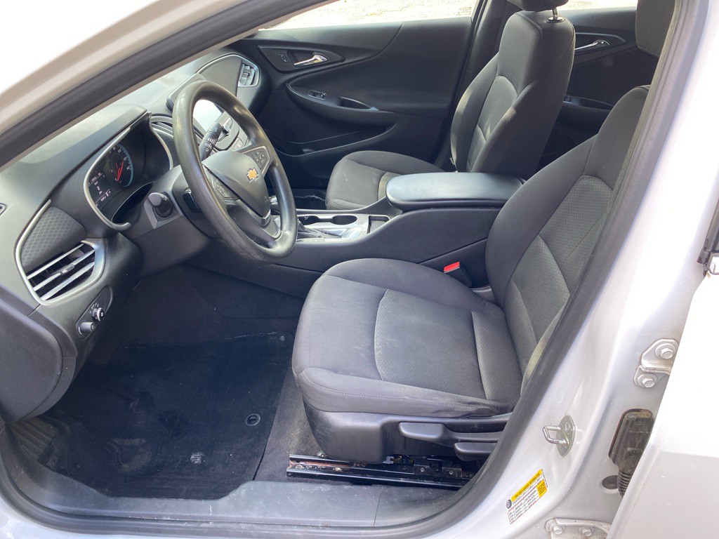 2017 Chevrolet Malibu Image 9