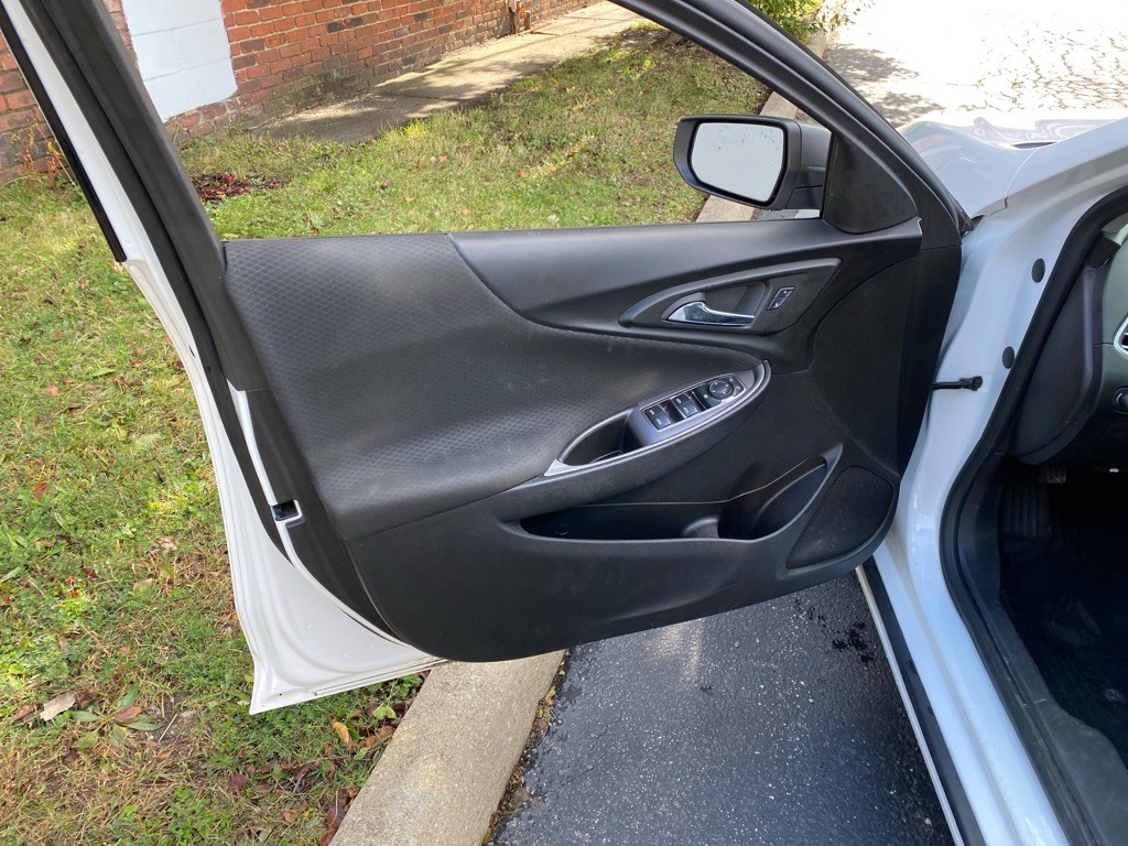 2017 Chevrolet Malibu Image 10