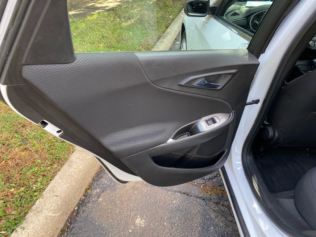 2017 Chevrolet Malibu Image 18