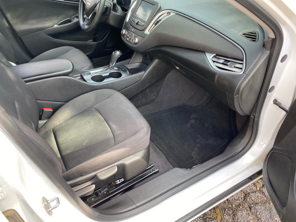 2017 Chevrolet Malibu Image 22