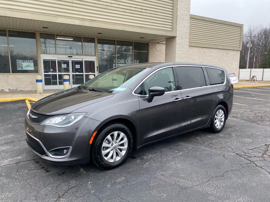 2019 Chrysler Pacifica Image 1