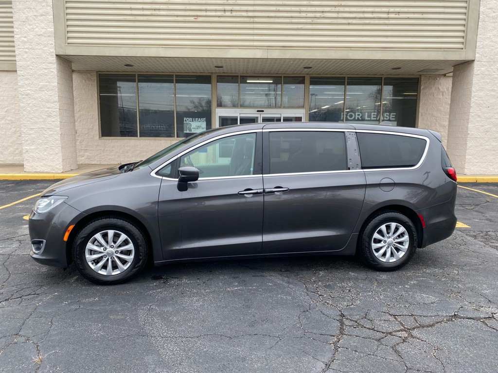 2019 Chrysler Pacifica Image 2