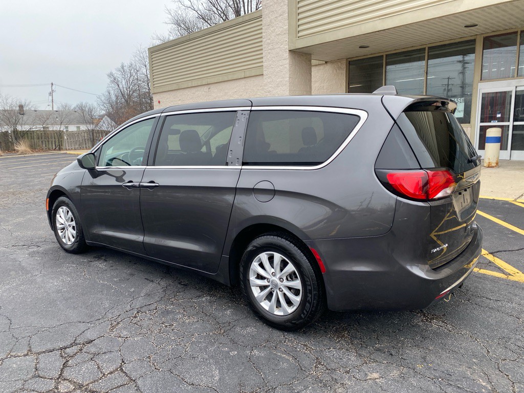 2019 Chrysler Pacifica Image 3