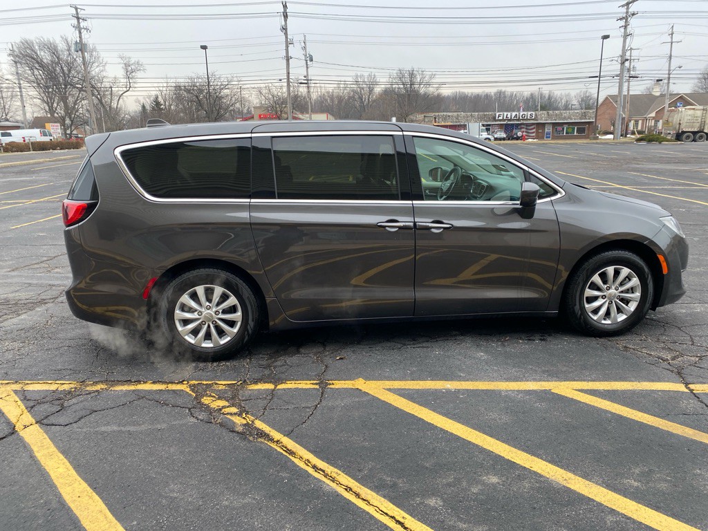 2019 Chrysler Pacifica Image 6