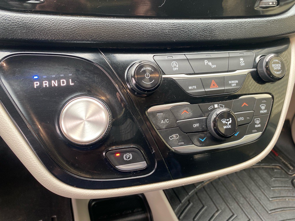 2019 Chrysler Pacifica Image 17