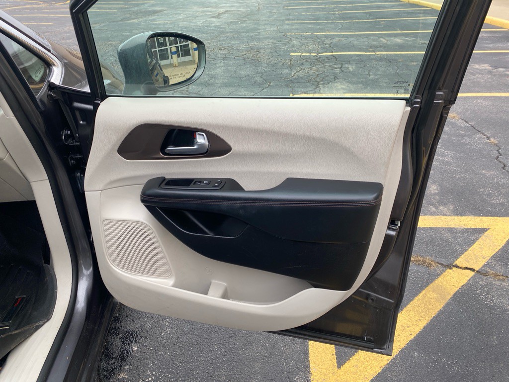 2019 Chrysler Pacifica Image 27