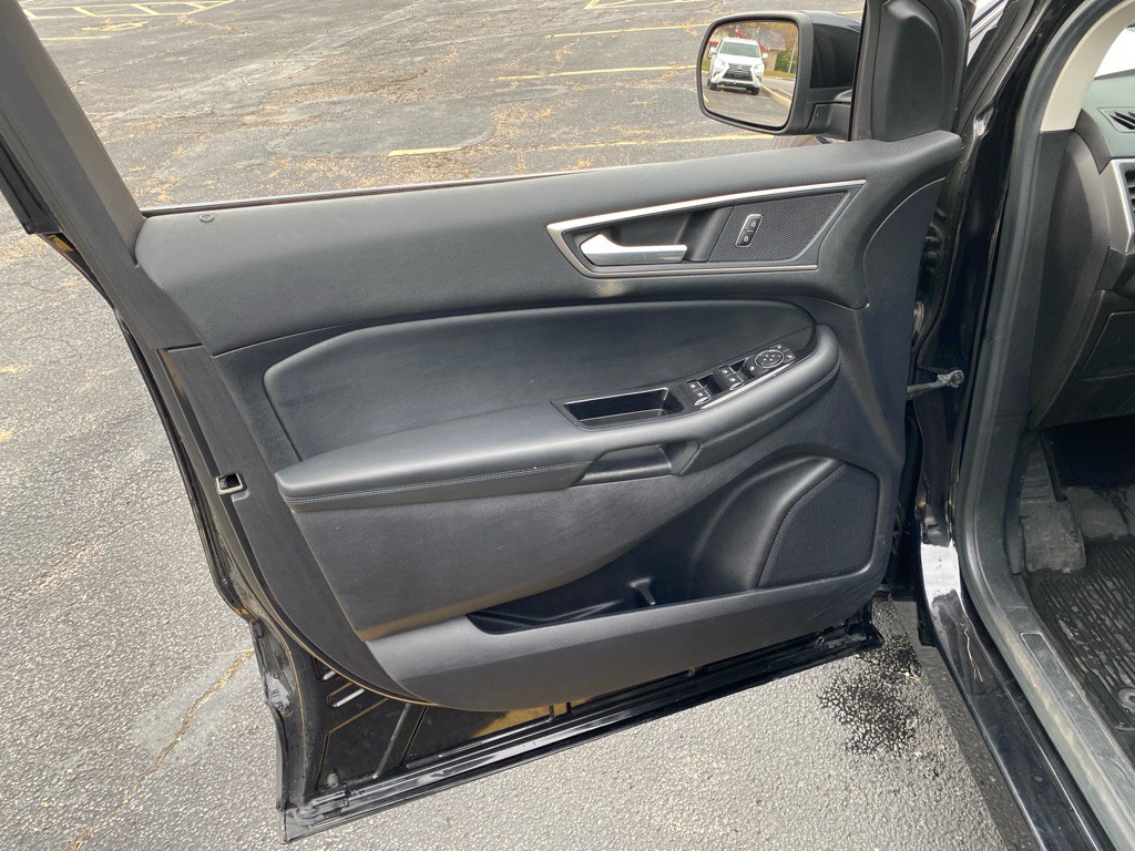 2019 Ford Edge Image 10