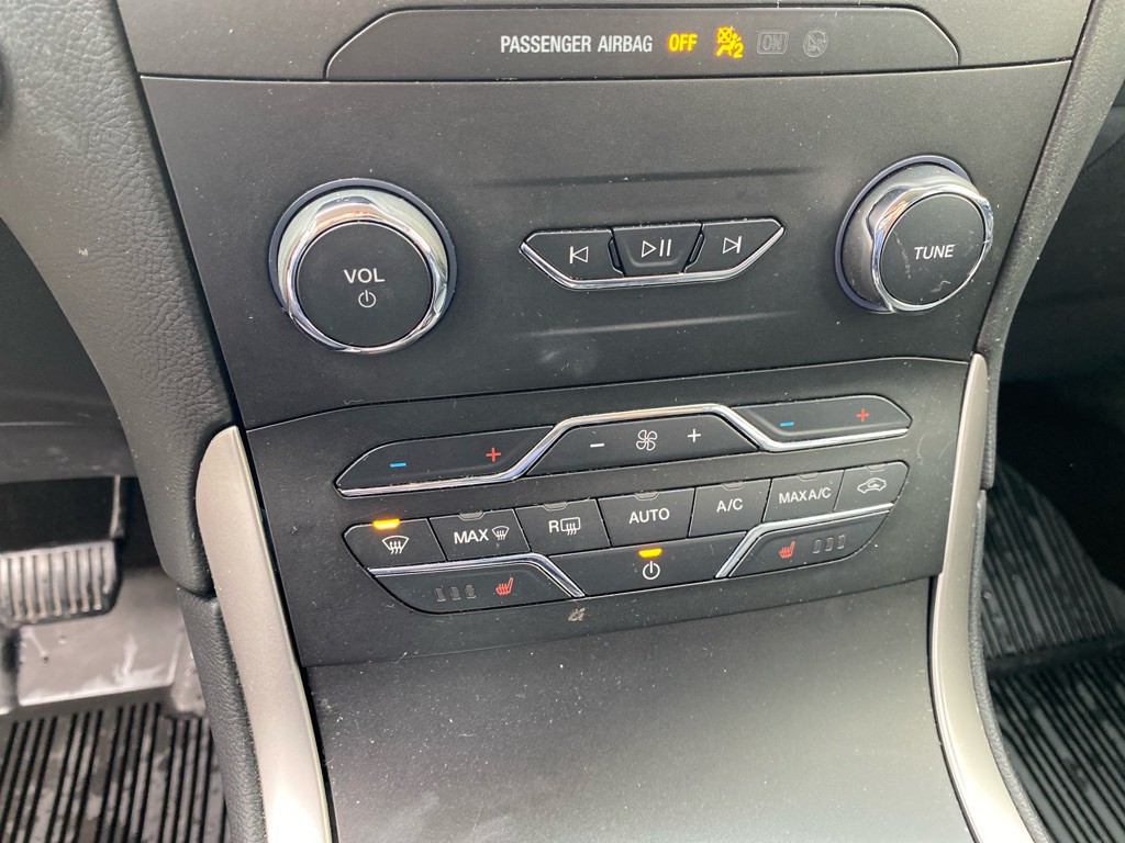 2019 Ford Edge Image 15