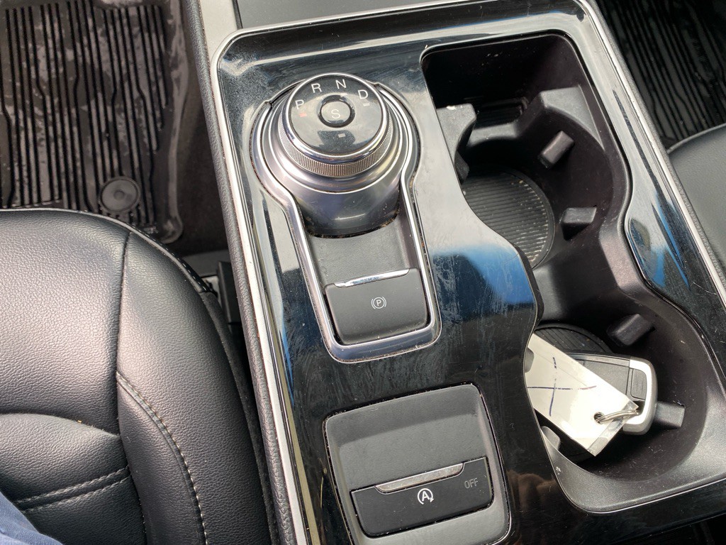 2019 Ford Edge Image 16