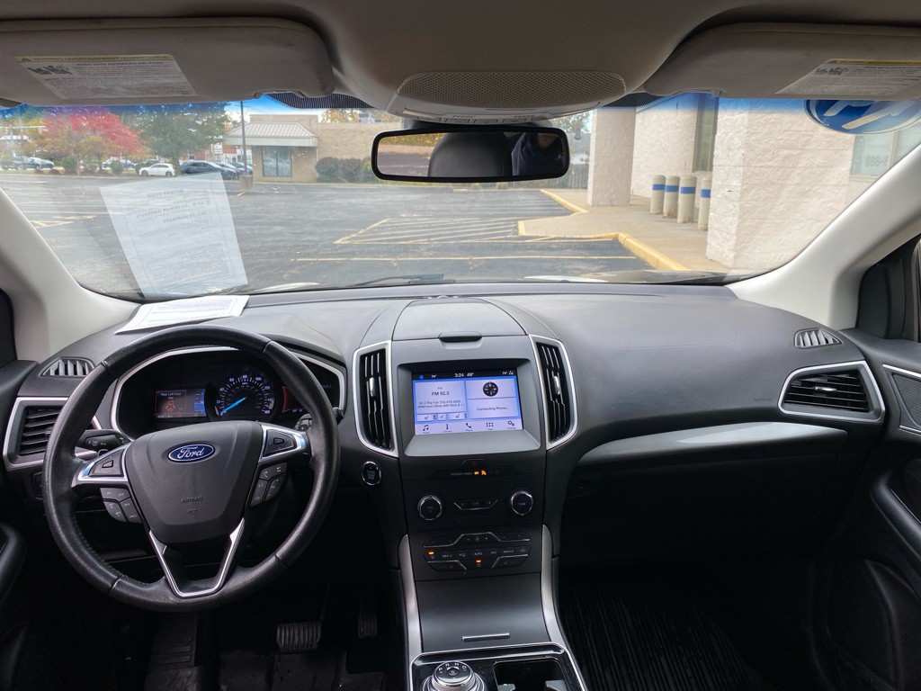 2019 Ford Edge Image 17