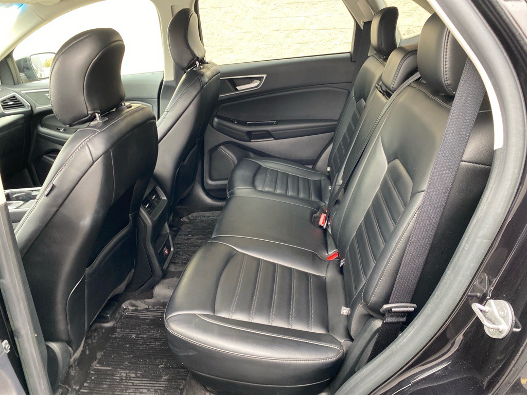 2019 Ford Edge Image 18