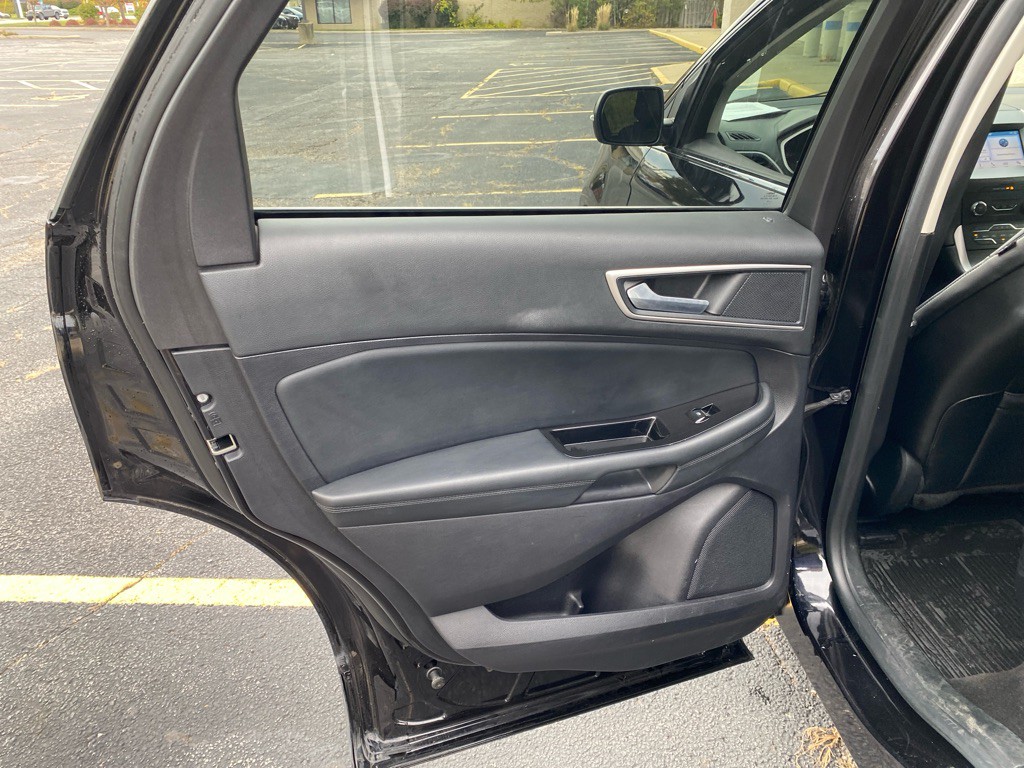 2019 Ford Edge Image 19