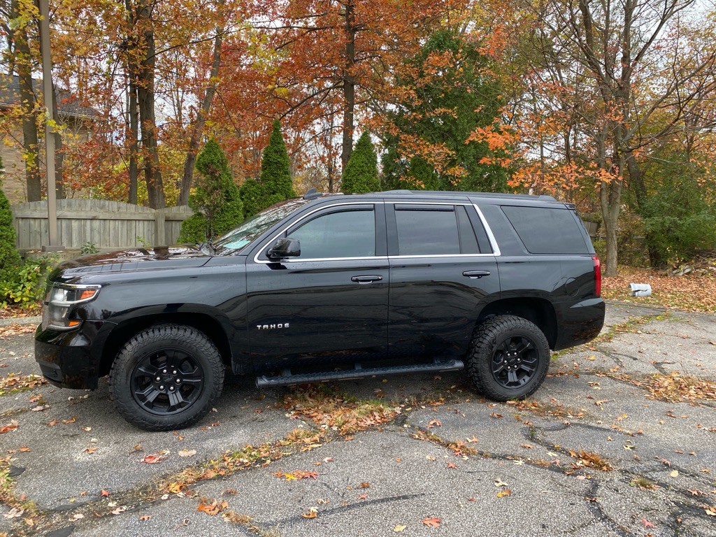 2019 Chevrolet Tahoe Image 2