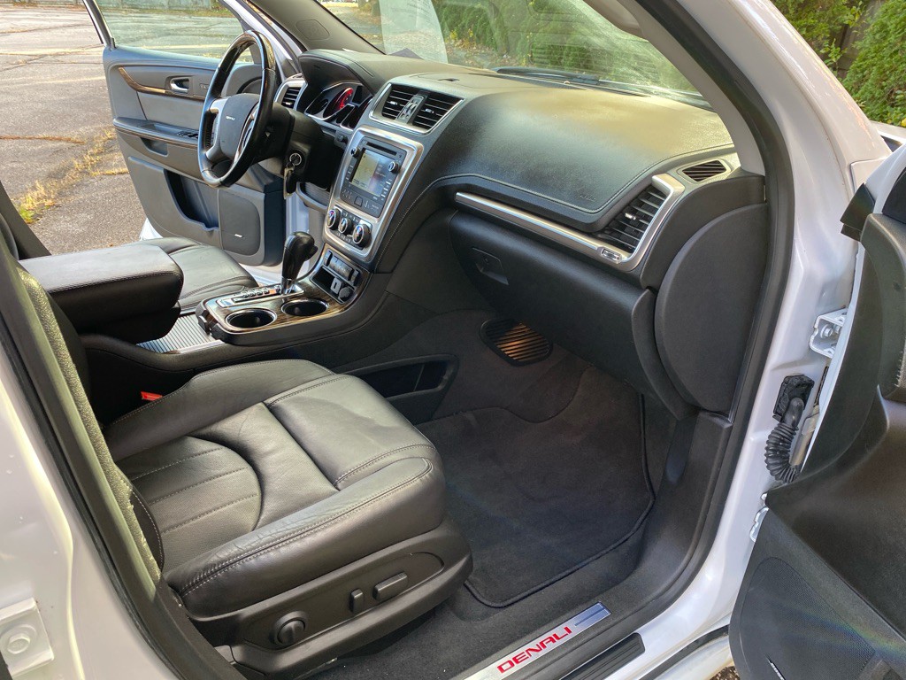 2016 GMC Acadia Image 28