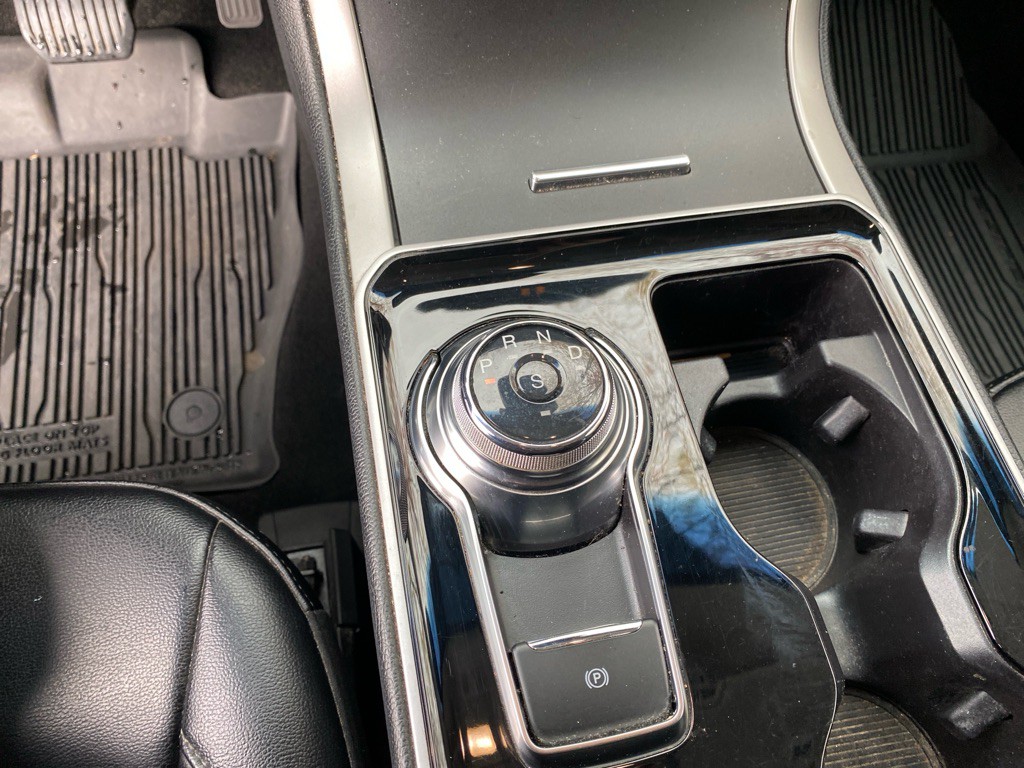 2019 Ford Edge Image 17