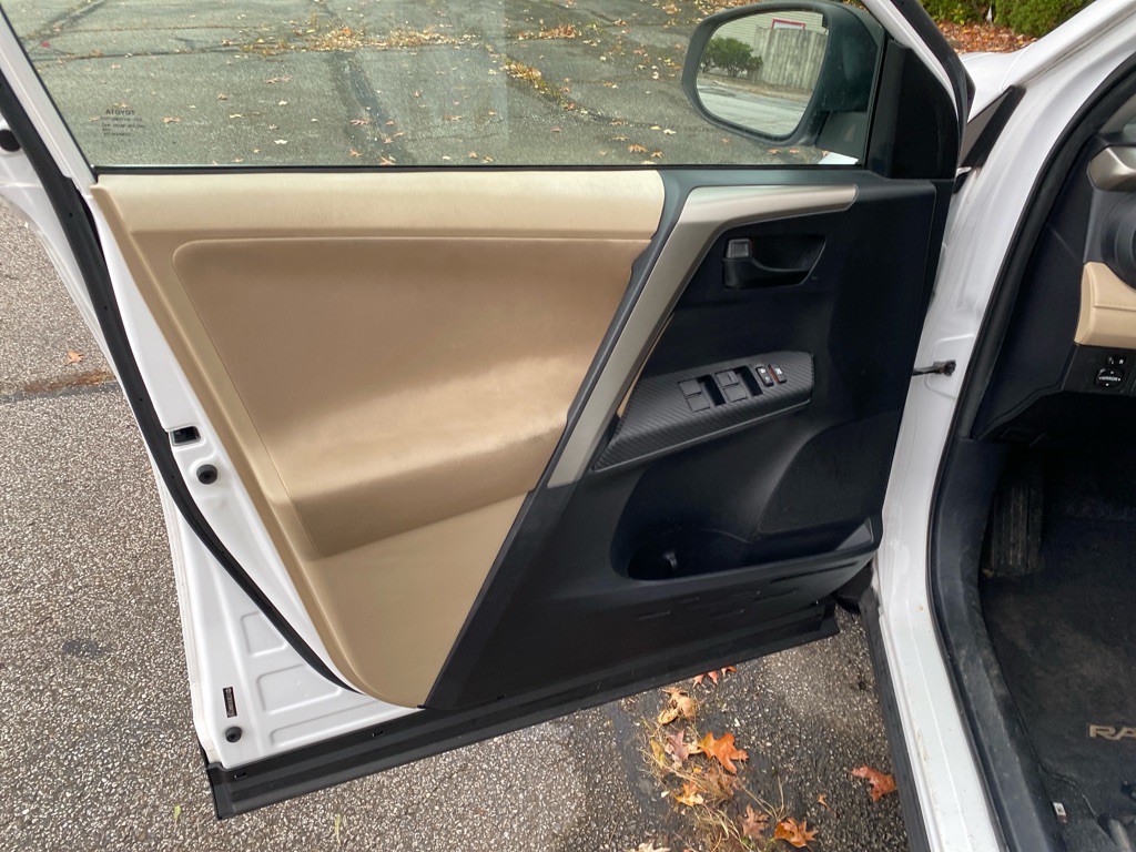 2013 Toyota Rav4 Image 9