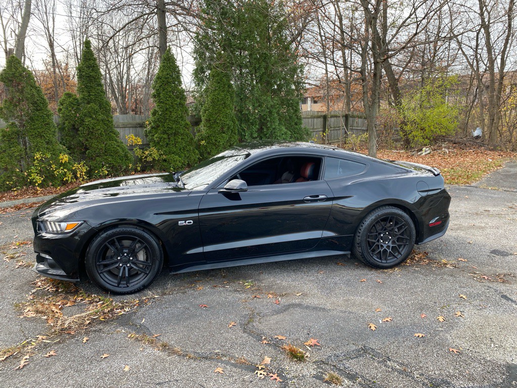 2017 Ford Mustang Image 2