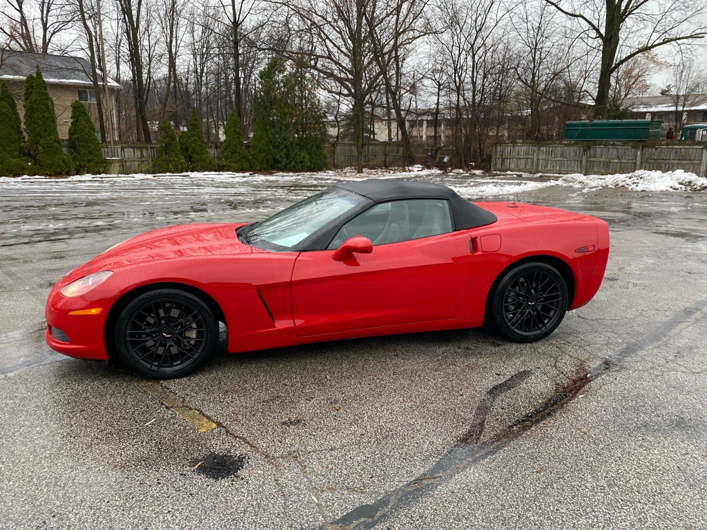 2005 Chevrolet Corvette Image 2