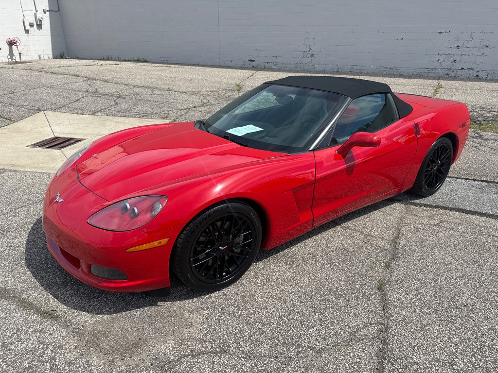 2005 Chevrolet Corvette Image 2