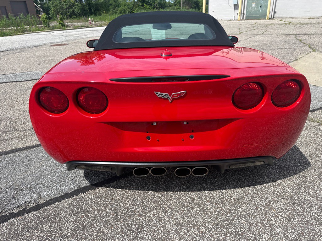 2005 Chevrolet Corvette Image 9